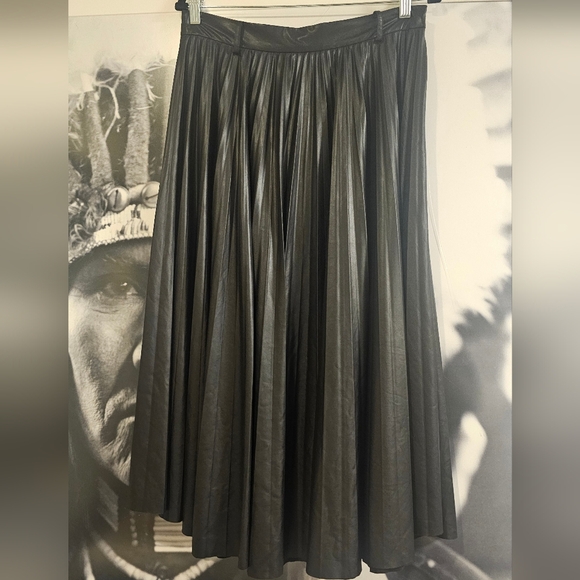 Zara Faux Leather Black Pleated Midi A-Line Skirt Size XL NO BELT - Picture 5 of 7